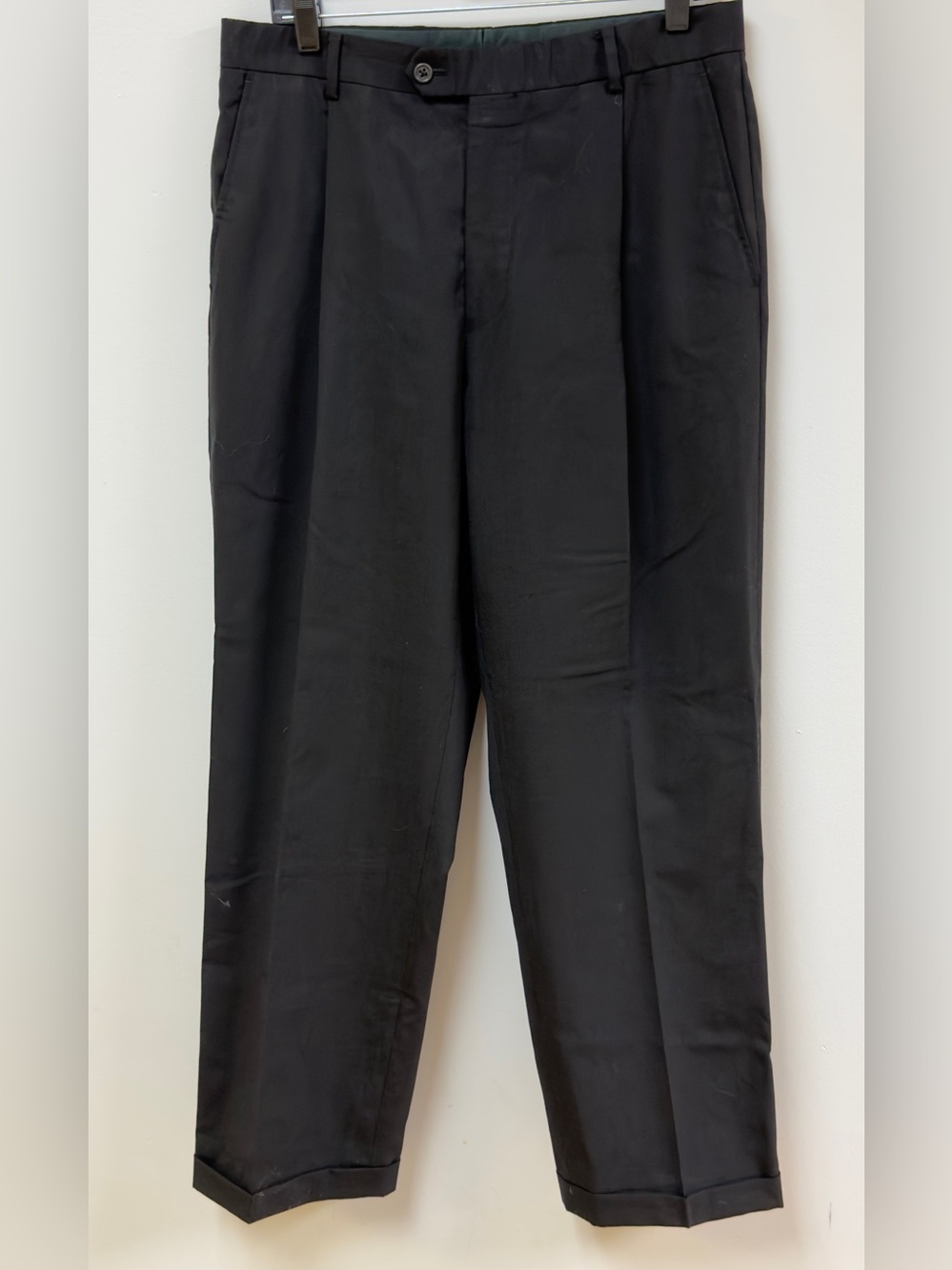 Wilke-Rodriguez Mens Black Pleated Dress Pants Size 32x32 Cuffed Trousers Slacks